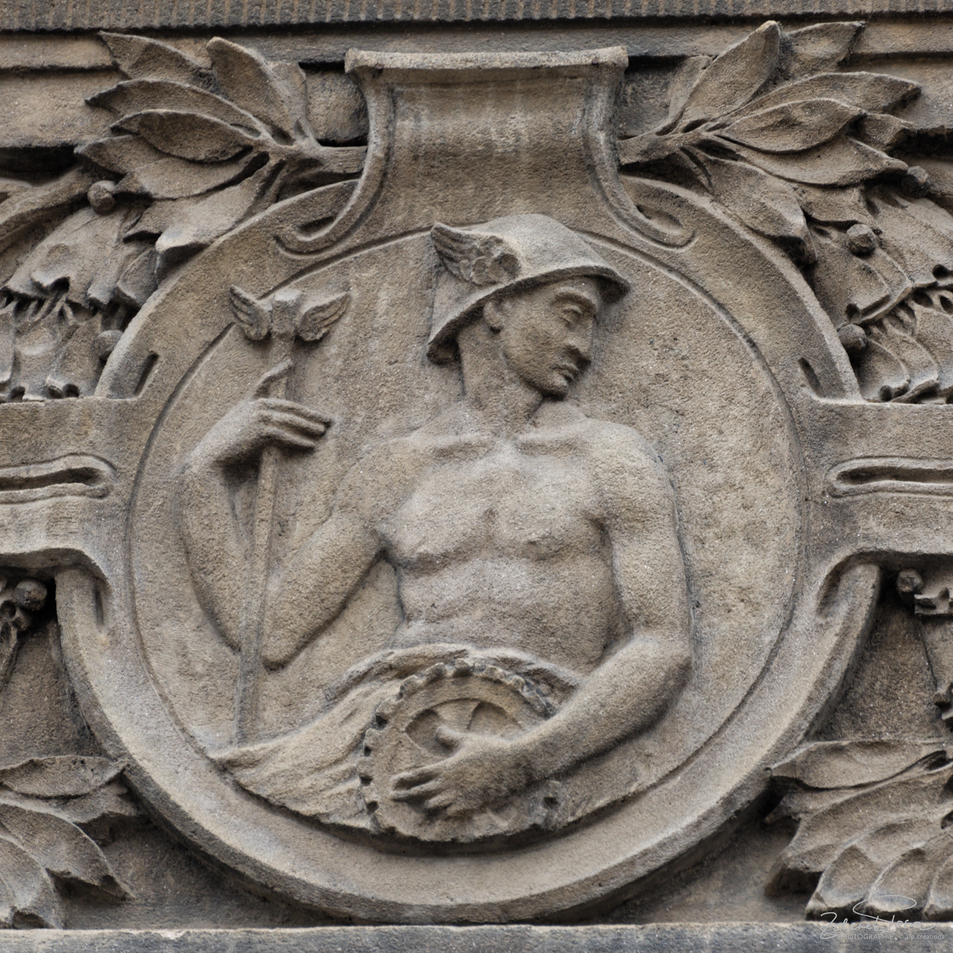 Dans une rue à Prague, Hermès, le messager des dieux